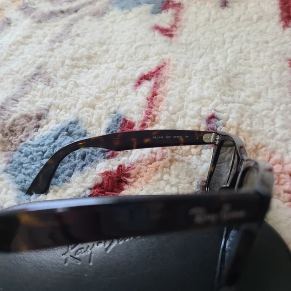 Ray-Ban Dark Tortoise Wayfarer - Picture 3 of 4